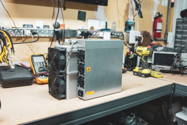 Antminer S21 Review 2026: Performance, Efficiency, and Future-Proof Mining